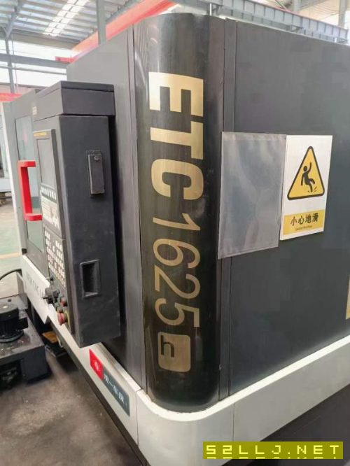 沈阳1625数控斜车,价格不高,6寸液压卡盘,带尾座,.