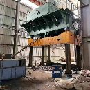 南通2500吨四柱液压机一台。有效台面2.3x4米。多点顶.