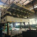 精品湖州800T油压机！台面2500X3500多孔顶出，有需要.