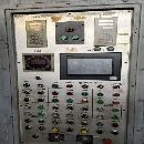 济南二机,四点压力机:LD41300/700,台面4.6/2.5米。.