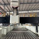 海天5米龙门，工作台3米5米，门宽3.65米，门高1.57米.