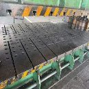 南通华东1000吨框架液压机。有效台面2.5X4.75米。开口.
